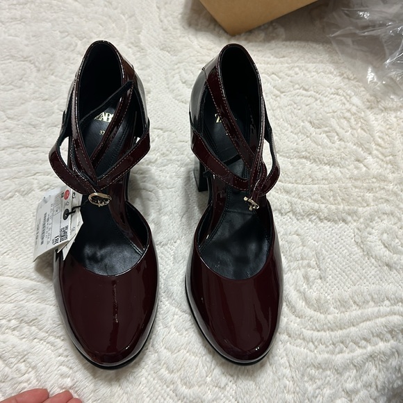 Zara limited edition high heel burgundy shoes - Picture 7 of 8